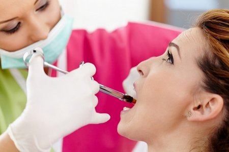 Обезболивание при имплантации зубов
